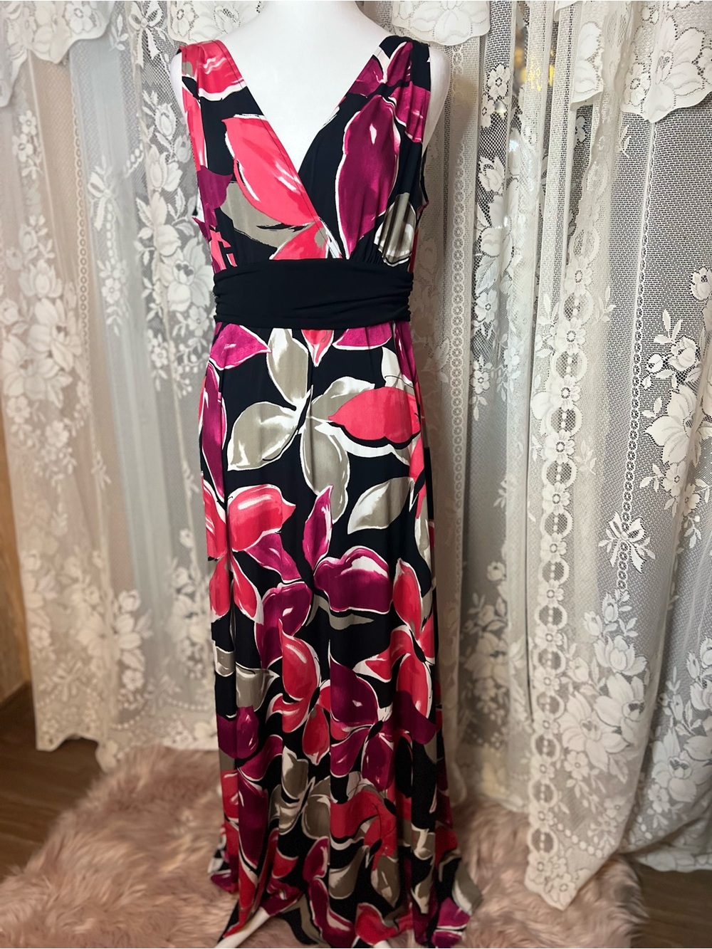 Floral V-Neck Maxi Dress in Fuchsia and Black 14